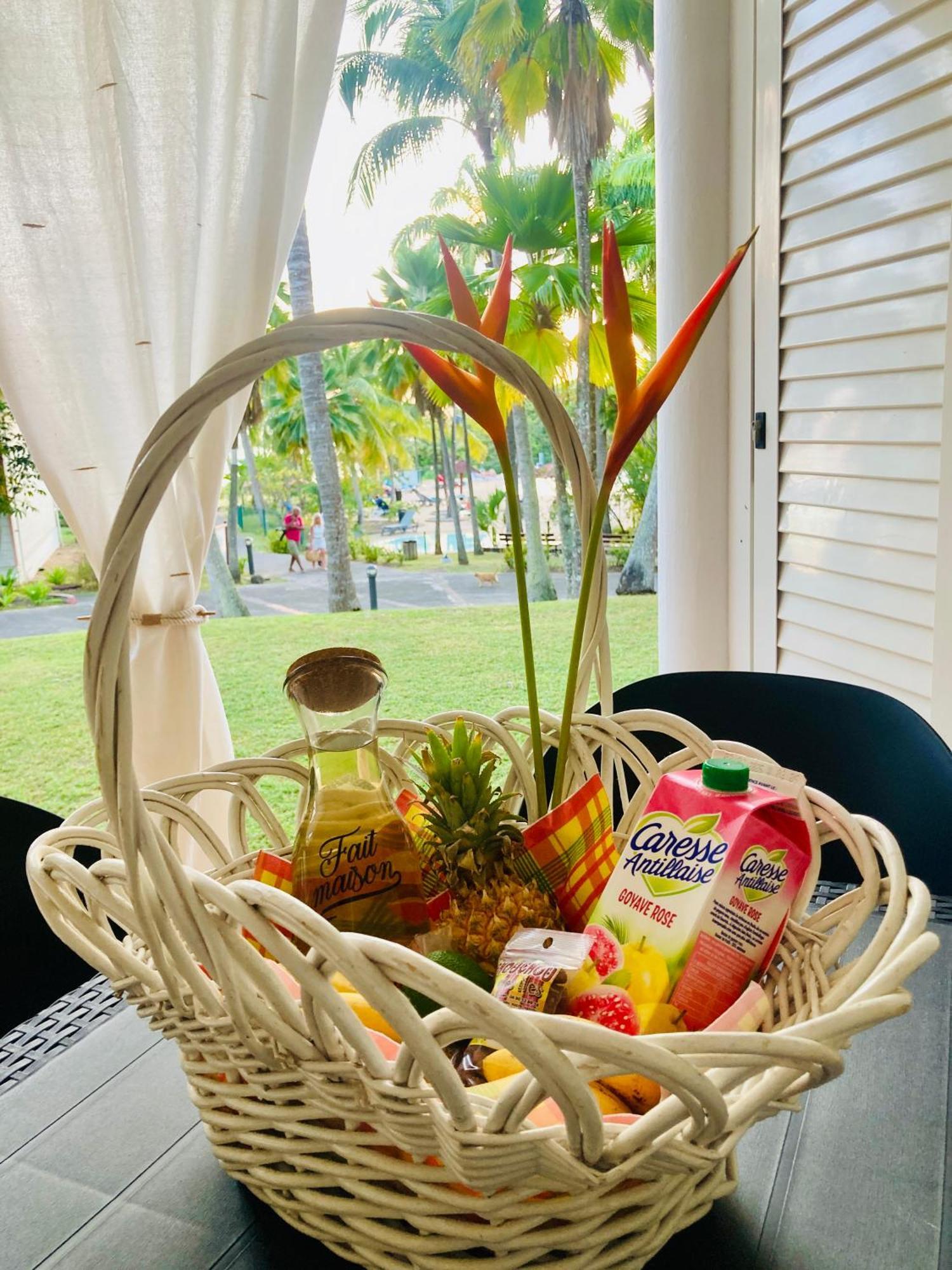 Tikazadaph, Pour Un Sejour De Charme, Romantique & Exotique, 97180 Sainte-Anne エクステリア 写真